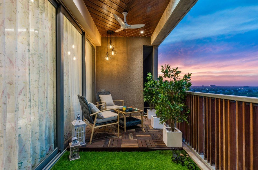 How Outdoor Blinds Can Make Your Balcony More Inviting