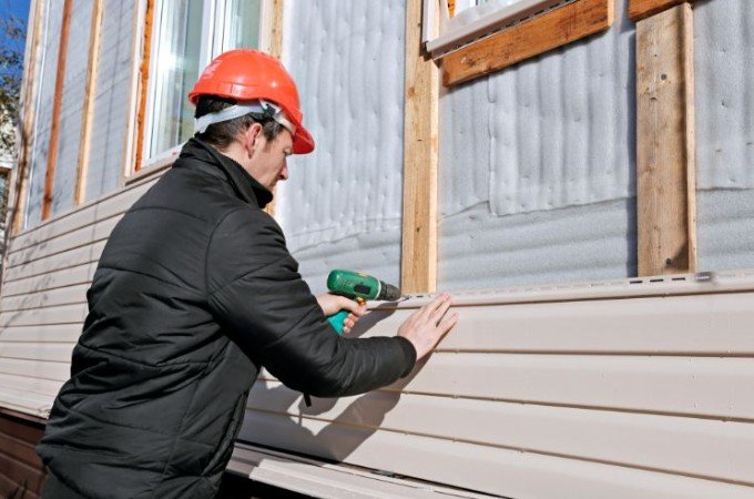How Often Should You Replace Siding on a House? Signs It’s Time